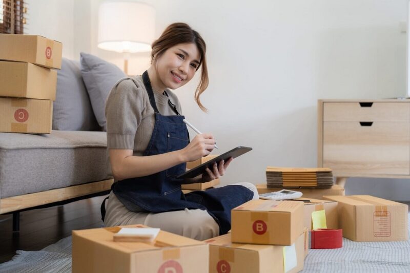 Online Arbitrage or Private Label